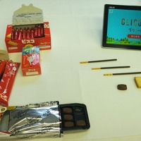授業で使用するのは、「GLICODE」を搭載したAndroidタブレットと、「ポッキー」「ビスコ」などのお菓子
