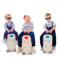 ライドオンも、スーツケースとしても　子ども用ライドオンスーツケースJetKids BedBox　利用イメージ