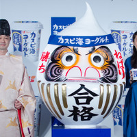 澤穂希（右）が受験生ねばり勝ちイベント『カスピ海ヨーグルト 合格応援式』（2016年11月17日）