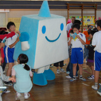 南三陸町・戸倉小学校の子どもたちとちょボット
