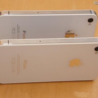 iPhone 4S、アンテナが変わった！ 速度は14.4Mbpsに  周辺を囲む金属バンドは2つの部品で構成されていたが、iPhone 4Sでは4つの部品で構成されている