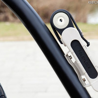 専用ホルダーケースを使った自転車のフレームへの設置イメージ（画像はプレスリリースより）