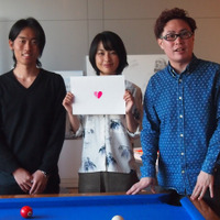 「TWINSHEART by DOTLINER」のロゴを紹介する「McCANN MILLENNIALS」のメンバー。左から、足立さん、斎藤さん、折茂さん。