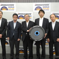 左からブリヂストンの牛窪寿夫氏、東レの奥村勇吾氏、ブリヂストンの鈴木通弘執行役員、東海大学の木村英樹教授、パナソニックの岡本真吾氏