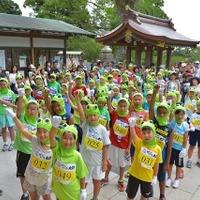 カエル姿で門前通りを駆け抜ける「筑波山がまレース」8月開催