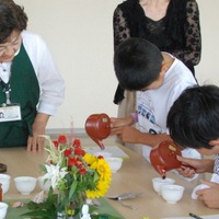 「わたしたちの福岡県展2017」　プログラムの例　夏休みこども八女茶研究室