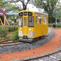 配置車両は4両。いずれも西武鉄道の電車をモチーフにデザインされた。写真は「2000系タイプ」。