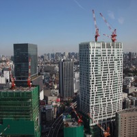 2018年秋開業予定の「渋谷ストリーム（SHIBUYA STREAM）」ビル（写真右）
