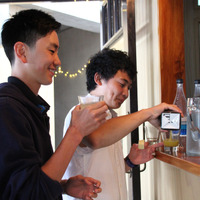 ＜オフショット＞澤畠洋輔さん（左）と黒崎貞人さん（右）。ふたりともニュージーランドのニュー・プリマスにある学校へ留学した