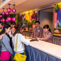 東京ディズニーセレブレーションホテル　フロントカウンター