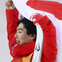 メダル獲得を喜ぶ原大智選手 Photo by Clive Rose/Getty Images