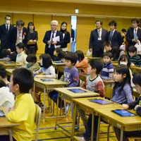 東京都八丈島・八丈町立三根小学校で2018年2月20日に行われた公開授業のようす
