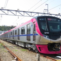 5月5日に「京王線スペシャル電車」として動物園線へ乗り入れる京王5000系。当日は車内で多摩動物公園のスタッフによるトークやクイズ大会が行なわれる。