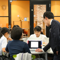 千代田高等学院 ARC／アクティブ・ラーニングスペースでの授業のようす