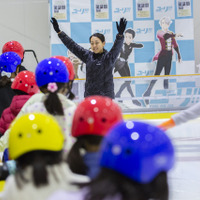 浅田真央、舞が小学生30人にスケートを直接指導「私も勇気と元気をもらった」