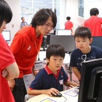 F@IT Kids Club×千葉工業大学プログラミングサマースクール2018のようす／千葉工大の生徒たちが丁寧に教えた
