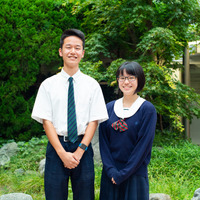 聖徳学園高等学校2年の石井喜大さん（左）と中学校3年の秋元一乃さん（右）