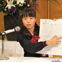 「日本数学検定協会賞」受賞者の田中莉穂さんの発表のようす