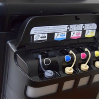 「EW-M5071FT」はボトル型のインクを使用。カラー3色は染料タイプ、黒は顔料インクを採用している。