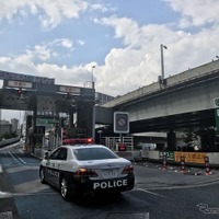 閉鎖された首都高都心環状線内回り神田橋入り口（7月26日）