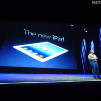 「The new iPad」のプレゼンを行うフィリップ・シラー氏
