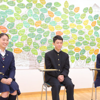 インタビューに応える湘南高校の生徒たち
