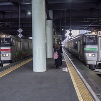 延伸される北広島駅の下り（札幌方面）ホーム。ファイターズの本拠地が移転する2023年シーズンから当面の間は、同駅がBPのアクセス駅となるが、徒歩で20分程度を要する点がネックだ。2019年2月28日撮影。