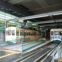 南北接続工事が進められている富山駅の高架下。写真は富山地方鉄道富山市内軌道線が乗り入れている高架下の富山駅停留場。