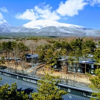 ユナイテッド・ワールド・カレッジ ISAKジャパンのキャンパスと浅間山