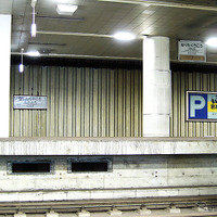 成田空港駅時代の駅名標が残る、東成田駅の『スカイライナー』用旧ホーム。