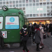 2019年12月31日、渋谷駅ハチ公前広場のランドマークとして賑わっていた頃のデハ5001号。