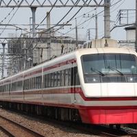 伊勢崎線の『りょうもう』は土休日に限り、全列車に特例特急料金が適用される。