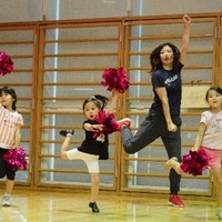 ダンス初心者の子供を対象としたプロダンサーによるワークショップを市内全18区で開催