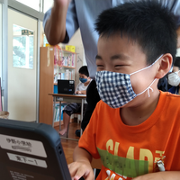 GIGAスクール用PCを有効活用、まちづくり団体が小学校でプログラミング教室開催 画像