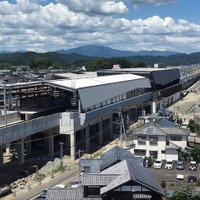 武雄温泉駅の建設状況（8月時点）。