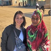 取材した女の子と（スーダン・ホワイトナイル活動地域） 写真提供：柳澤氏