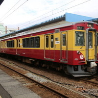 国鉄の初代・新潟色をリバイバルしたトキ鉄ET127系「田島塗り」。