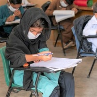 教室で授業を受ける子どもたち（パキスタン、2021年9月撮影） (c) UNICEF/UN0512126/