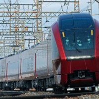 近鉄では大阪、名古屋から伊勢志摩方面へ80000系『ひのとり』による臨時特急を運行。