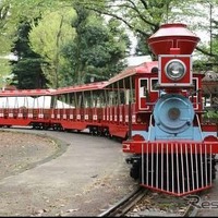 かつて「としまえん」で活躍していた模型列車の機関車もリメイクの上、展示される（写真は実際のものとは異なり、客車は設置されない）。