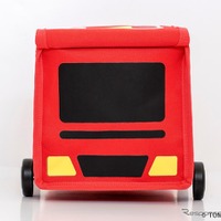 真っ赤なボディにランプやホース、はしごなど360度どこから見てもポップでかわいいデザインの消防車