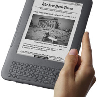 新型KindleがAmazonの歴代売上ナンバー1アイテムに！ 8月に発売された新型Kindle（グラファイト）
