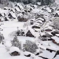 白川郷の冬は雪が深い