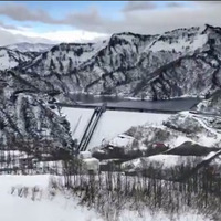 奥只見ダムの雪景色。雪も水源となっている