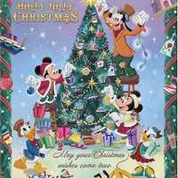 ミッキーマウスとディズニーの仲間たちがクリスマスを楽しんでいる様子