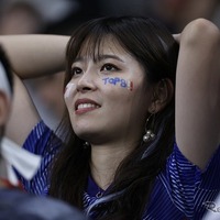 サッカーワールドカップ日本対クロアチア戦、日本の敗戦を悲しむファン
