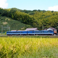 『奥出雲おろち号』に代わって木次線で運行される観光列車『あめつち』。今夏は山陰本線で運行される。