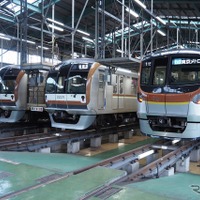 東京メトロ和光車両基地＆昭和鉄道高校探訪ツアー：向かって右、17000系の行き先表示が、営業線では見られないMマーク＋東京メトロの文字