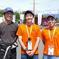 「失敗し学べることも学生フォーミュラの良さ」と話してくれた静岡大学チームの川井さん（左）、山本さん（中央）、堀口さん（右）