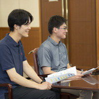 東京医科歯科大医学部1年の山内陸さん（左）と2年の松本尚樹さん（右）